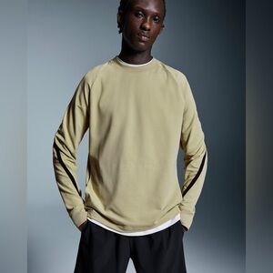 ON Studio Crew in Caper - Size XL